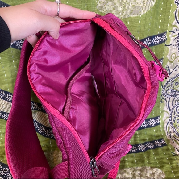 NWOT Patagonia Mulberry Atom Sling 8L Bag - Picture 10 of 16